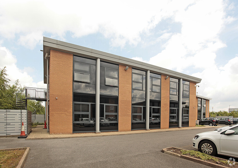 De Havilland Dr, Liverpool for lease - Building Photo - Image 2 of 4