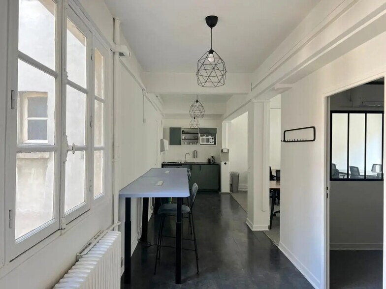 Office in Paris for lease - Building Photo - Image 2 of 8