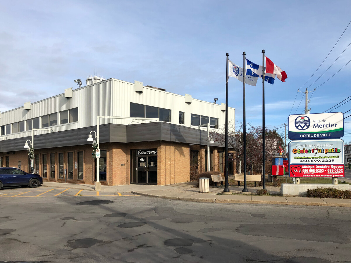 869 Boul SaintJeanBaptiste, Mercier, QC J6R 2K8