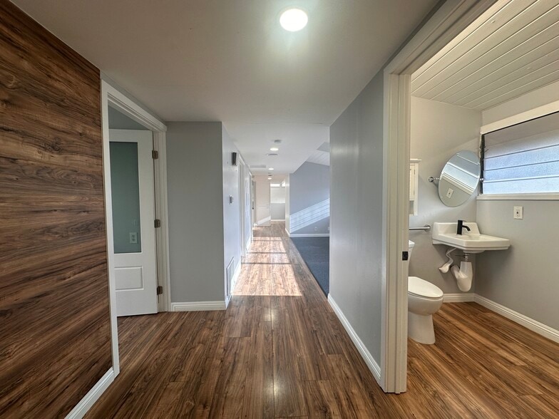 11116 Rives Ave, Downey, CA for lease - Interior Photo - Image 2 of 9