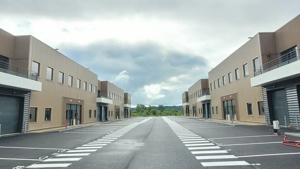 Flex in Oissel for sale Building Photo- Image 1 of 8