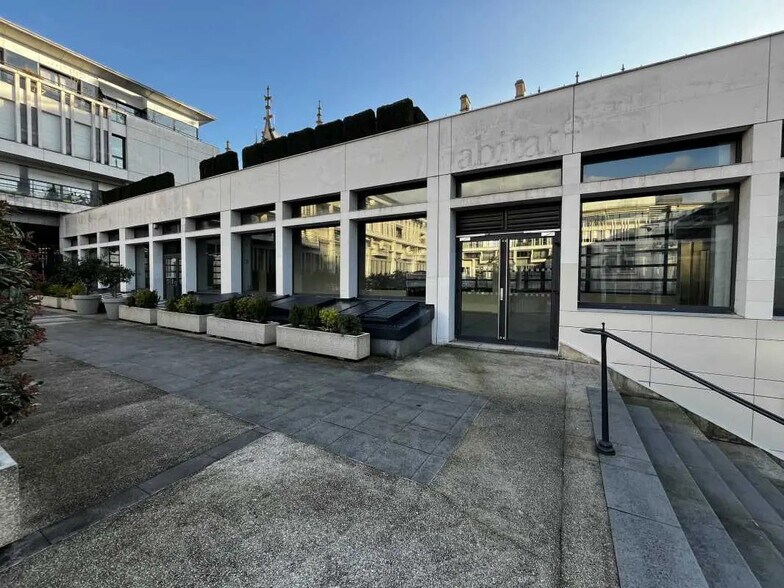 Office in Rouen for lease - Building Photo - Image 1 of 13