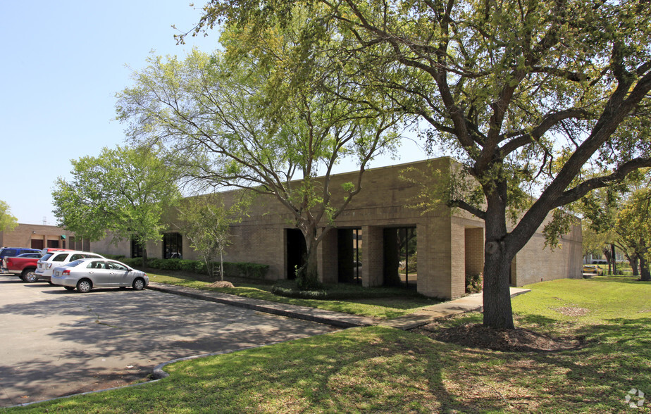 10501 Corporate Dr, Stafford, TX for sale - Primary Photo - Image 1 of 5