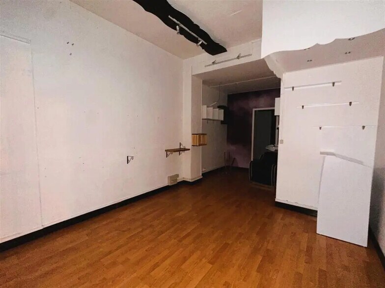 Retail in Paris for lease - Building Photo - Image 3 of 6