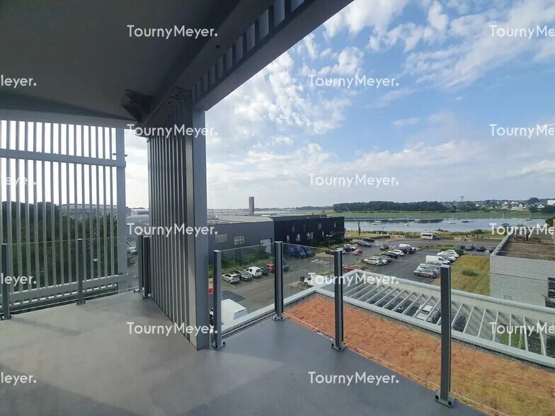 Office in Lorient for lease - Building Photo - Image 3 of 6