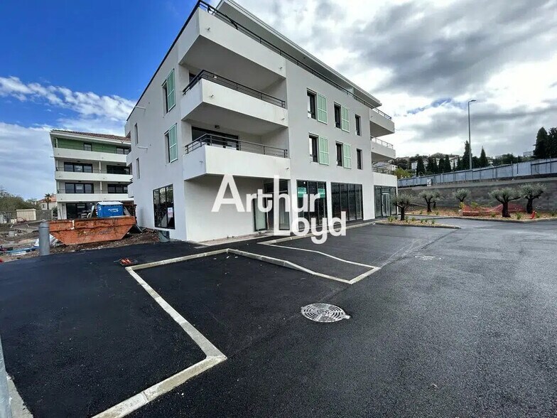 Retail in Saint-Raphaël for sale - Building Photo - Image 1 of 6