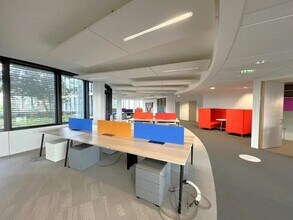 18-20 Rue Des Deux Gares, Rueil-Malmaison for lease Interior Photo- Image 2 of 16