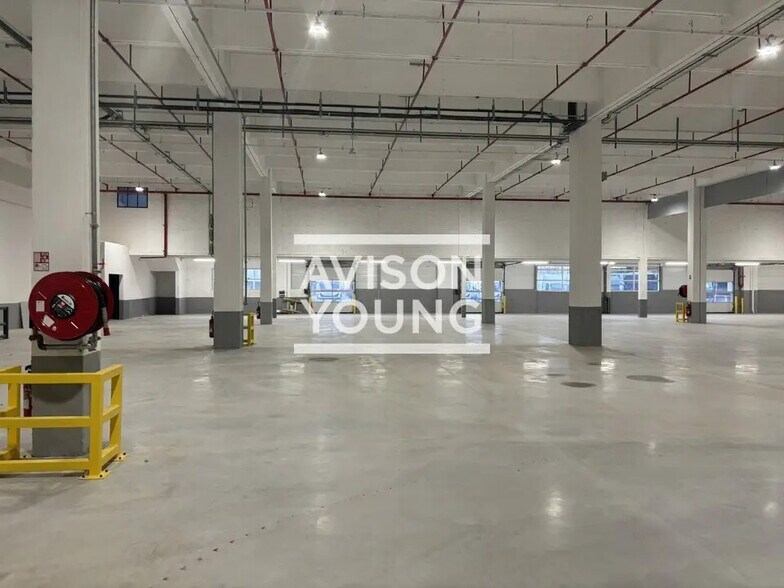 Flex in Gennevilliers for lease - Building Photo - Image 3 of 12