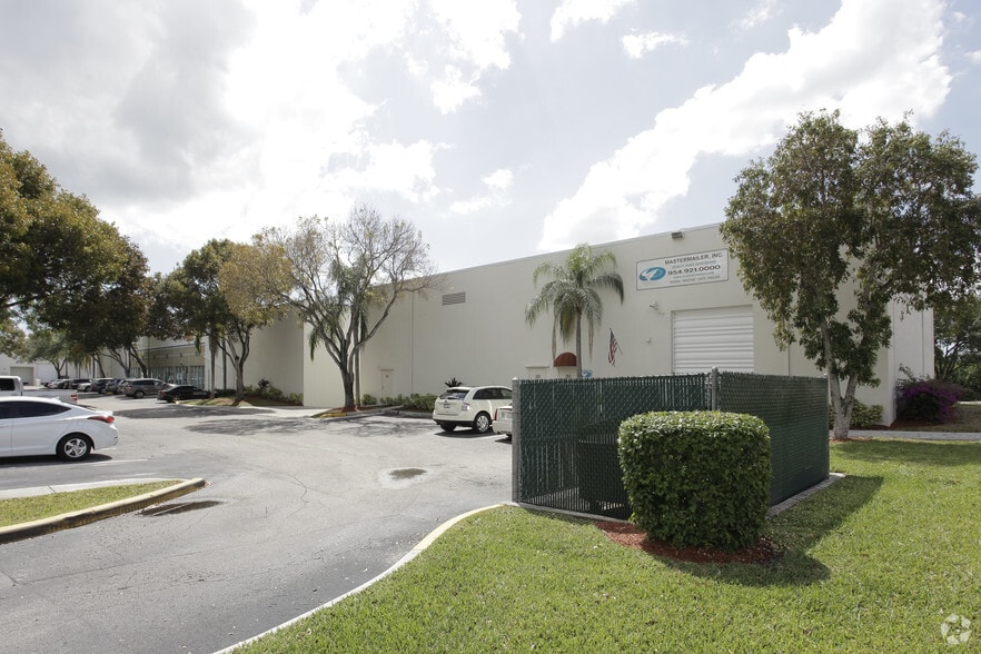 3700 N 29th Ave, Hollywood, FL for lease - Building Photo - Image 2 of 6