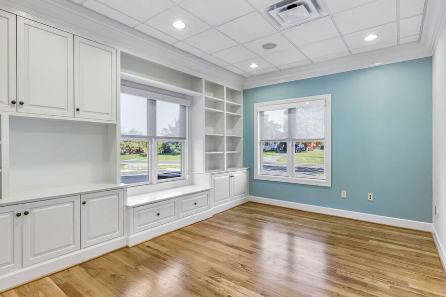 1066 Hisey Ave, Woodstock, VA for lease - Building Photo - Image 3 of 7