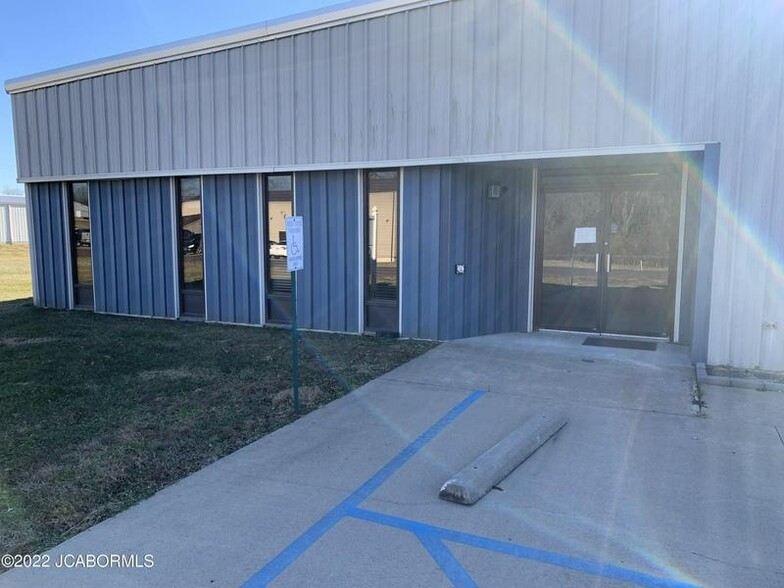 110 W Industrial Rd, Fulton, MO for lease - Building Photo - Image 2 of 3