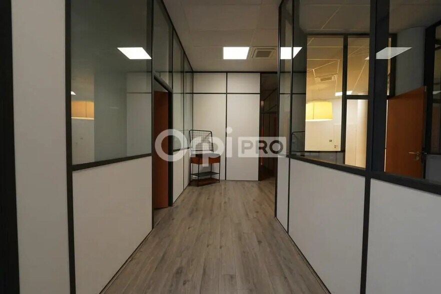 Office in Limonest for lease - Interior Photo - Image 2 of 12