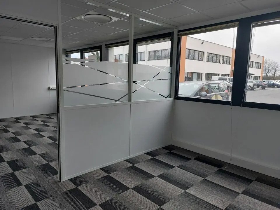 Office in Rezé for lease Interior Photo- Image 1 of 6