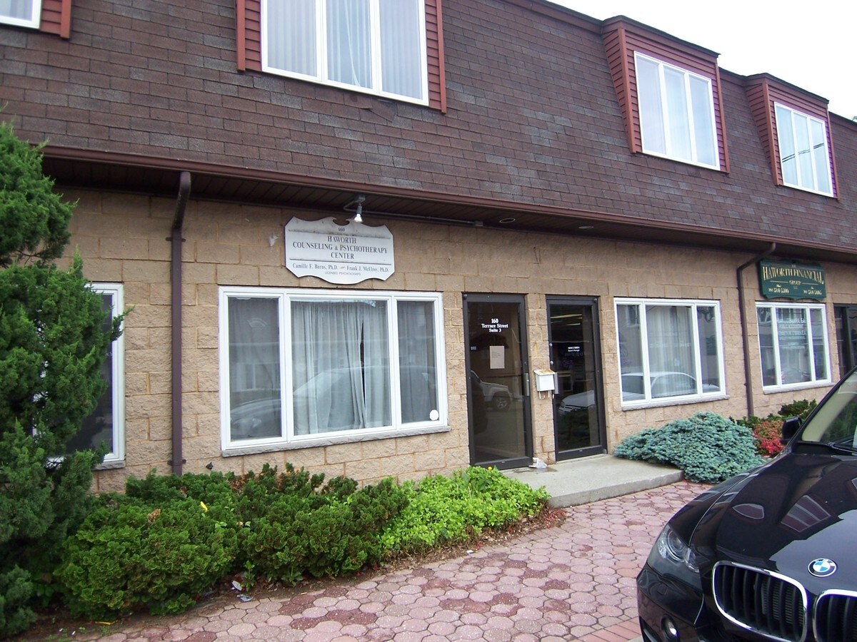 160 Terrace St, Haworth, NJ 07641