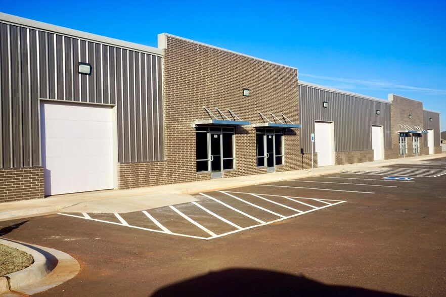 S Sara Rd & SW 89th St, Mustang, OK for lease - Building Photo - Image 1 of 18