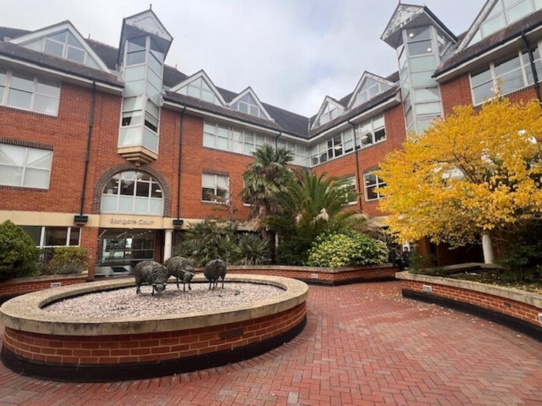 254 High St, Guildford for lease - Building Photo - Image 2 of 13