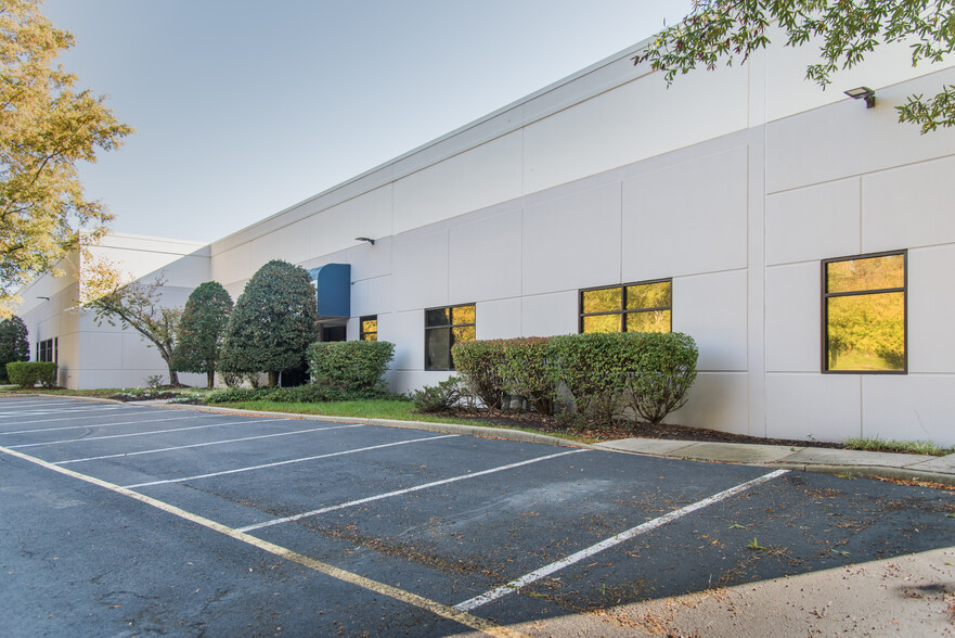 13001-13017 N Kingston Ave, Chester, VA for lease - Building Photo - Image 2 of 3