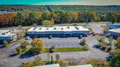 115 Village Pl, Fairfield Bay, AR for lease Interior Photo- Image 2 of 10