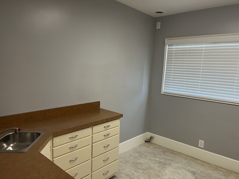 1520 E Lincoln Ave, Anaheim, CA for lease - Interior Photo - Image 3 of 8