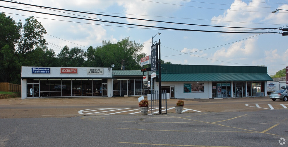 425 W Main St, Senatobia, MS for sale - Primary Photo - Image 1 of 22