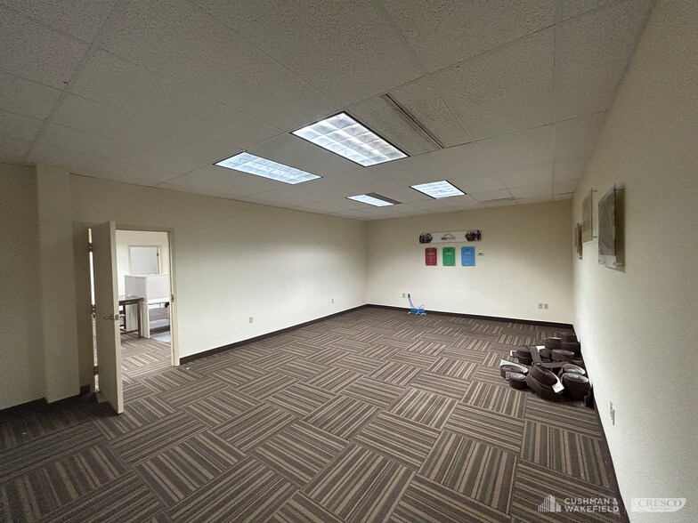 1350013550 Falling Water Rd, Strongsville, OH 44136 200,000 PRICE