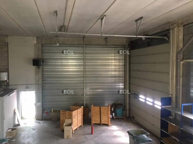 Industrial in Ablon-sur-Seine for sale - Interior Photo - Image 2 of 9