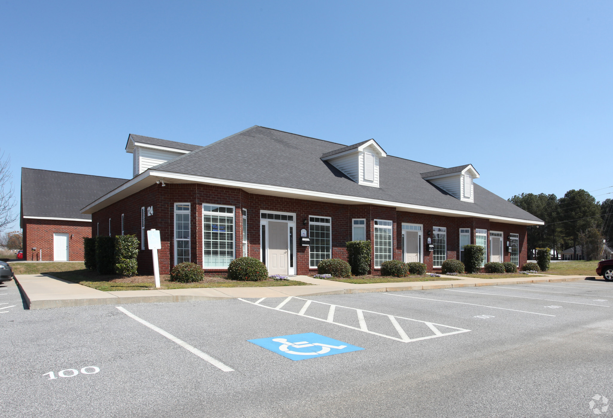 124 Byrd Way, Warner Robins, GA for sale Primary Photo- Image 1 of 1