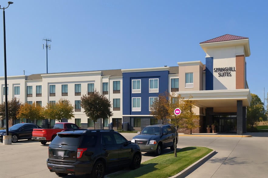 331 N Cotner Blvd, Lincoln, NE for sale - Building Photo - Image 1 of 17