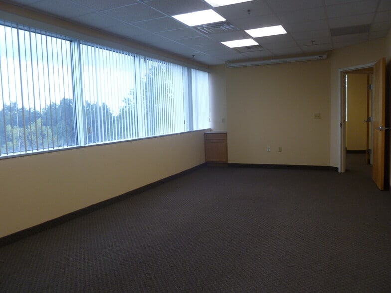 9720 Capital Ct, Manassas, VA for lease - Building Photo - Image 3 of 10