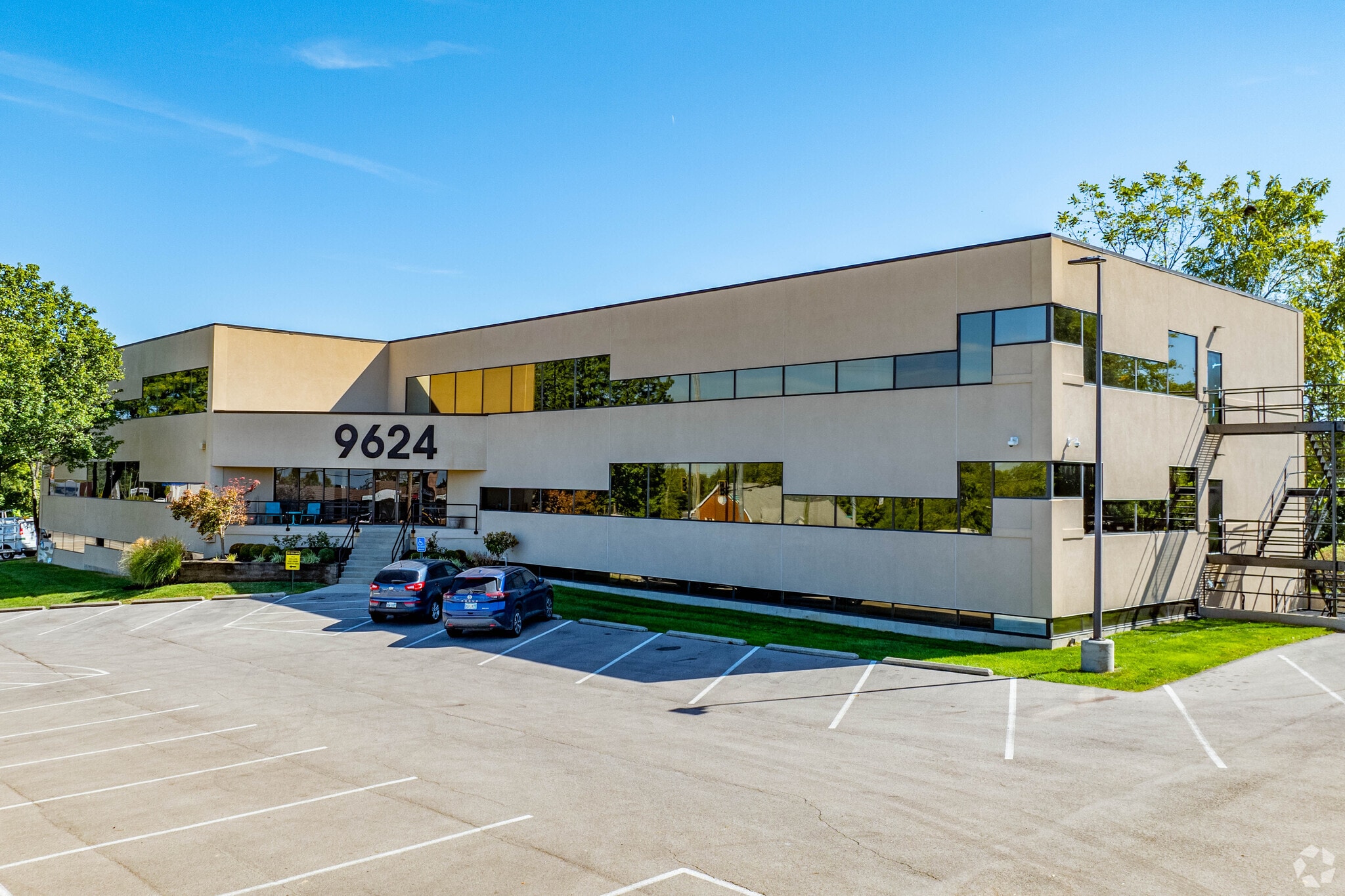 9624 Cincinnati Columbus Rd, Cincinnati, OH for lease Building Photo- Image 1 of 10