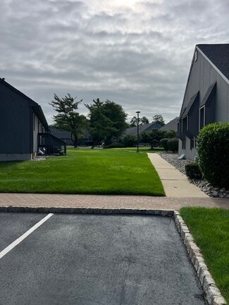 More details for 53 Village Ct, Hazlet, NJ - Office for Sale