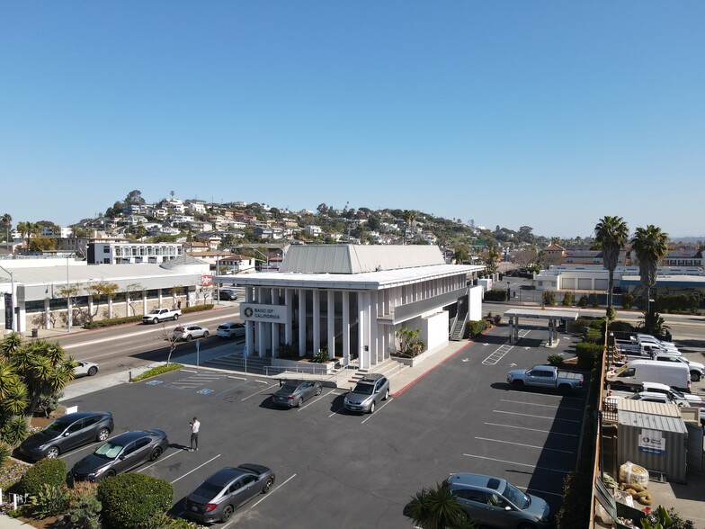 1651 Rosecrans St, San Diego, CA for lease - Building Photo - Image 2 of 6