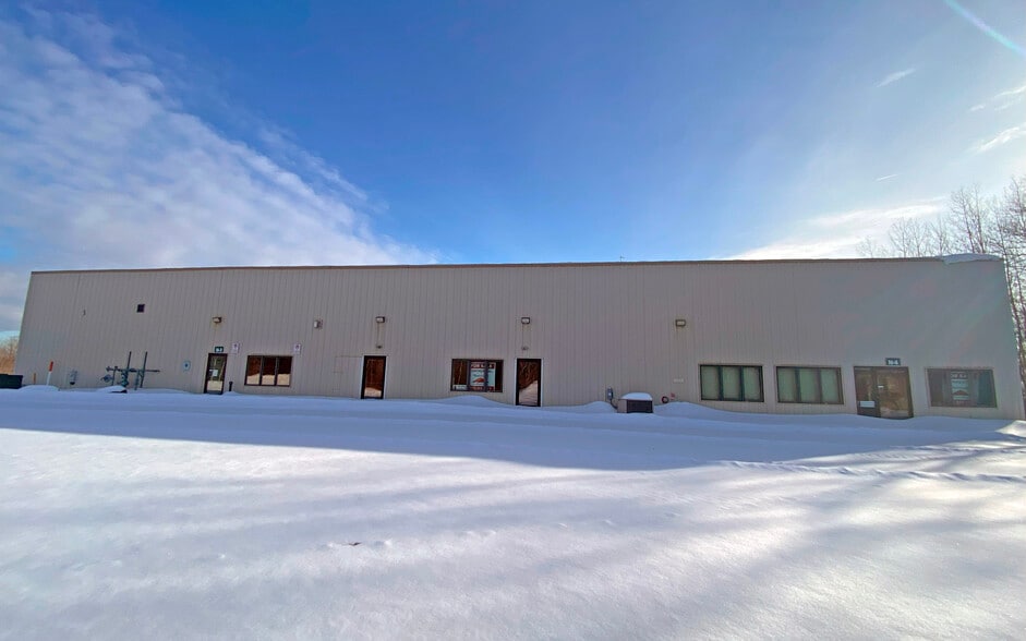 2253 Air Park Rd, Rhinelander, WI for lease - Building Photo - Image 2 of 9