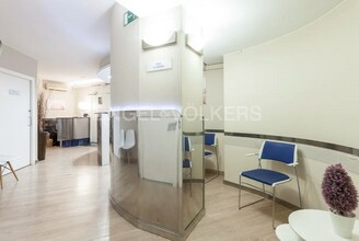Retail in Barcelona, Barcelona for lease Interior Photo- Image 2 of 13