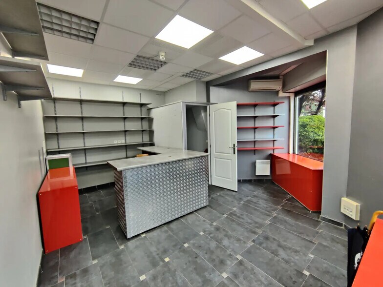 Retail in Saint-Maur-des-Fossés for lease - Building Photo - Image 2 of 8