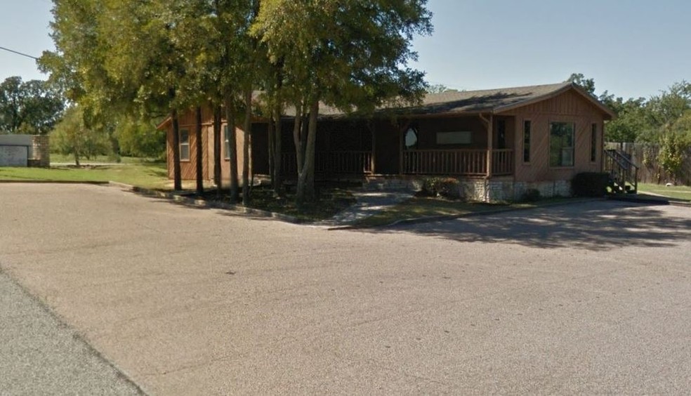 6450 Kelly Dr, Granbury, TX for lease - Building Photo - Image 1 of 19