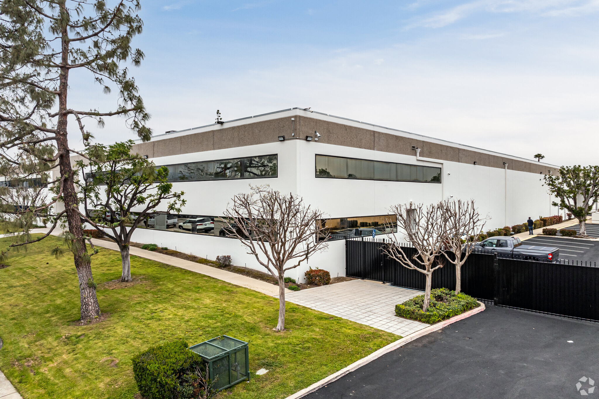 611 S Palmetto Ave, Ontario, CA for lease Building Photo- Image 1 of 13