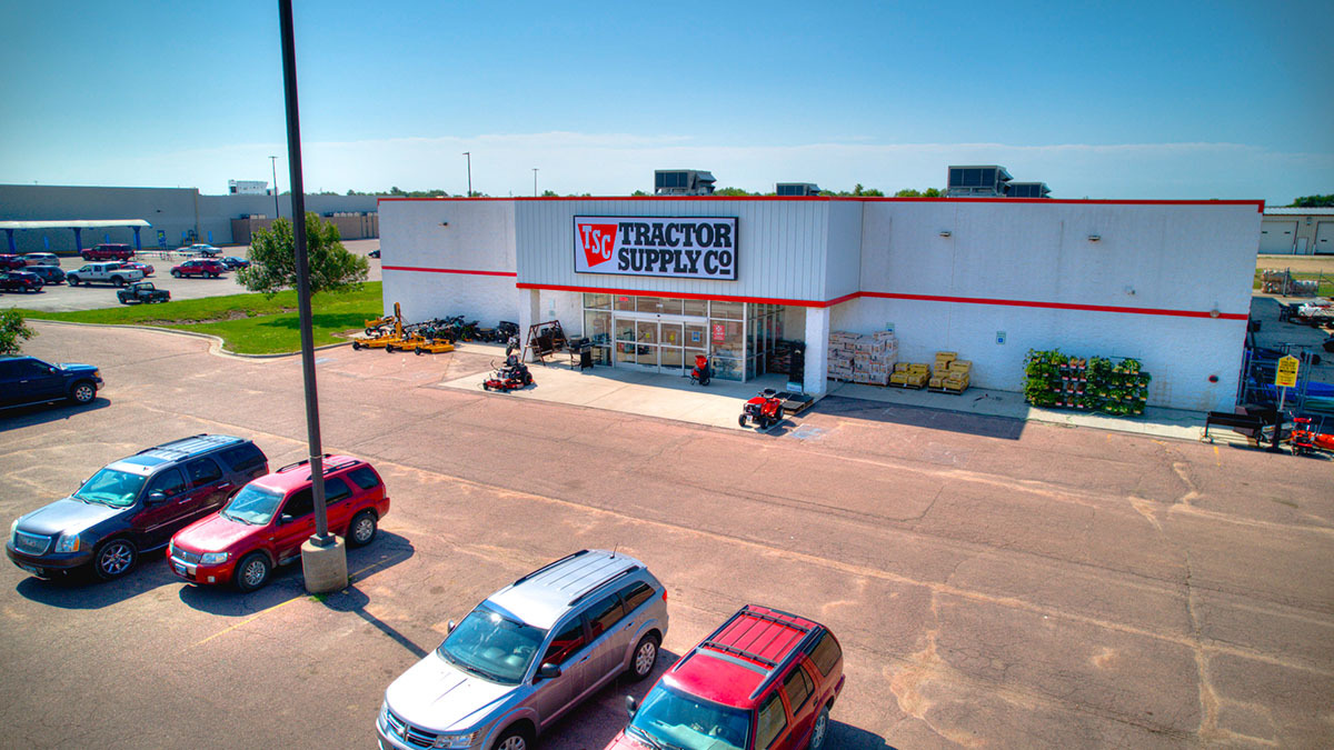 2400 S Mentzer St, Mitchell, SD for sale Primary Photo- Image 1 of 1