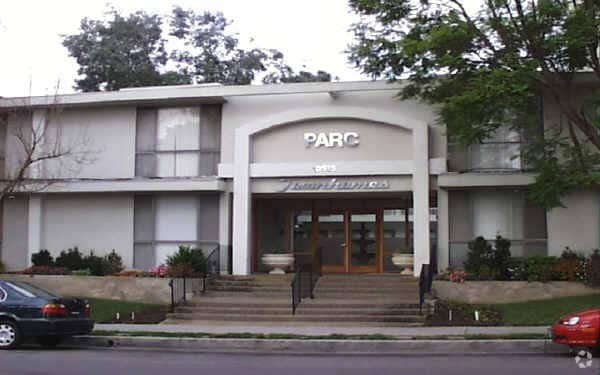 10535 Lindley Ave, Northridge, CA for lease - Primary Photo - Image 1 of 3