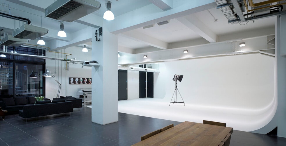 110-114 Grafton Rd, London for sale - Interior Photo - Image 2 of 6