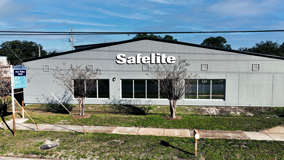 123 Hollywood Blvd NE, Fort Walton Beach, FL for sale - Building Photo - Image 3 of 12