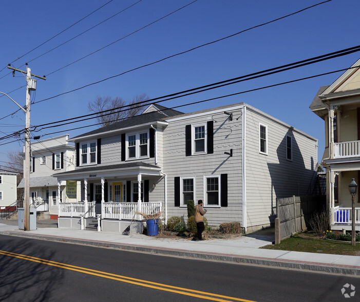 57 Maple Ave, Barrington, RI for sale - Primary Photo - Image 1 of 1