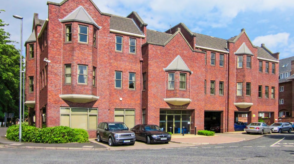 Station Rd, Wilmslow for lease - Primary Photo - Image 1 of 8