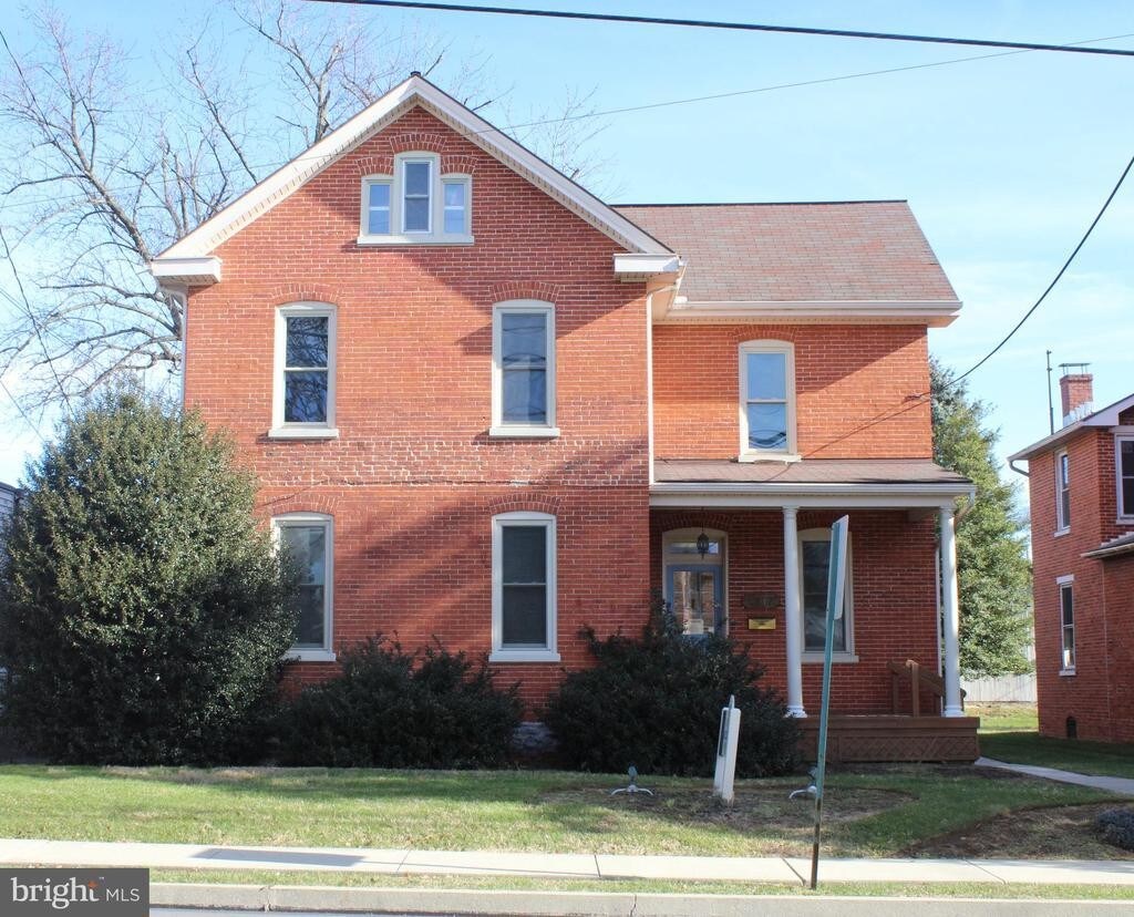 5917 Main St, East Petersburg, PA 17520