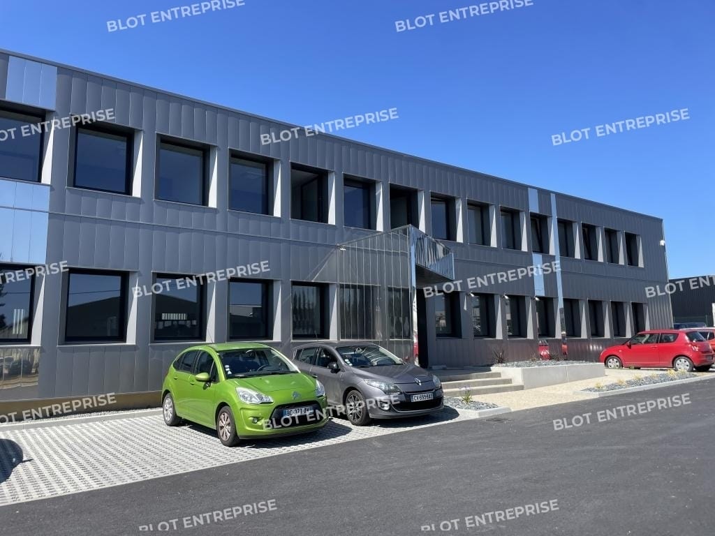 Office in Le Rheu for lease Building Photo- Image 1 of 8