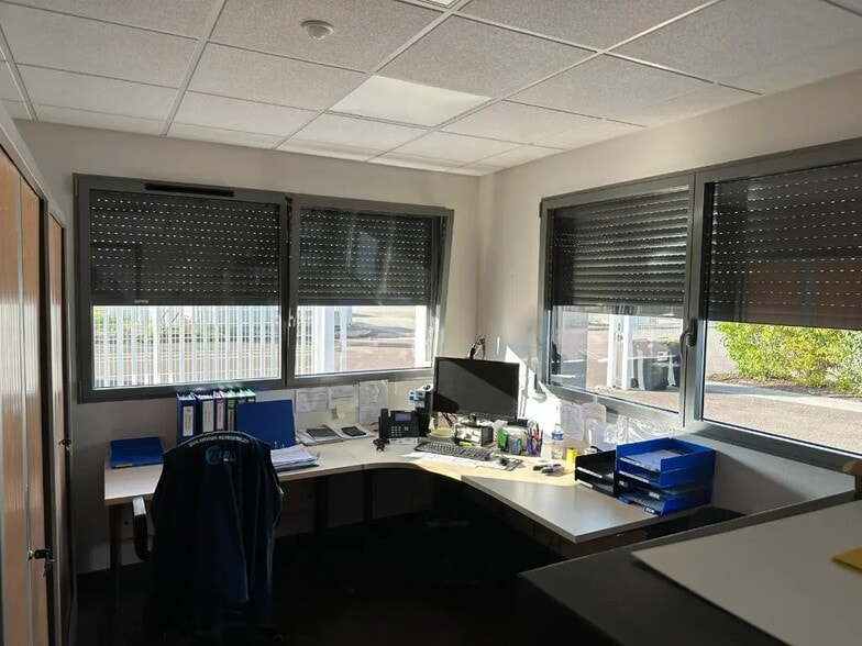Flex in Chalon-sur-Saône for lease - Interior Photo - Image 3 of 5