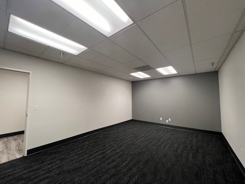 4501 Mitchell St, North Las Vegas, NV for lease - Interior Photo - Image 2 of 8