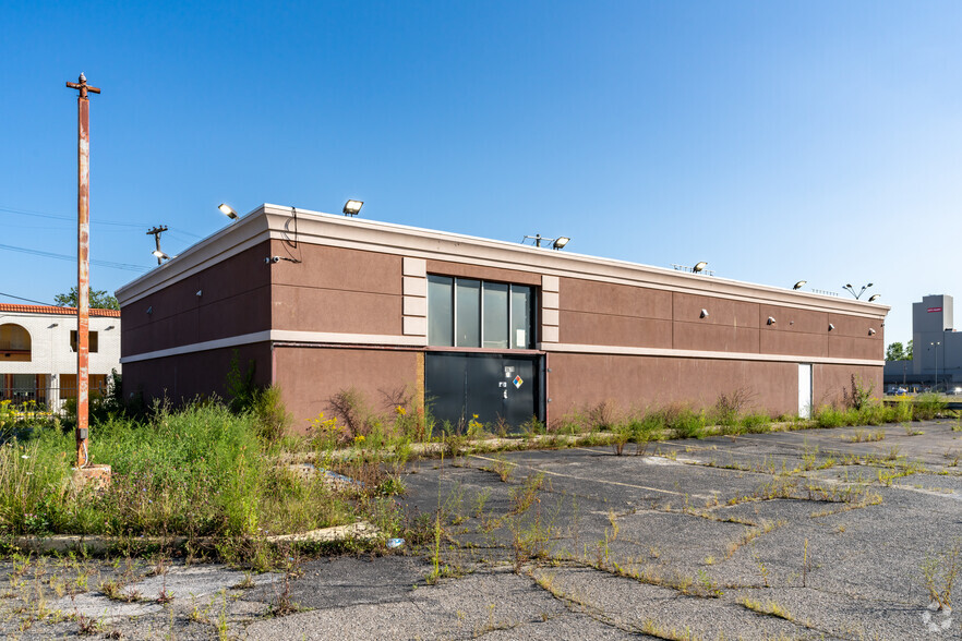 1680 E Grand Blvd, Detroit, MI for lease - Building Photo - Image 1 of 9