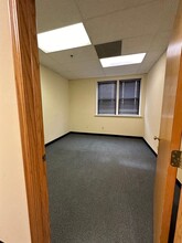 1020 Cedar Ave, St Charles, IL for lease Interior Photo- Image 2 of 11