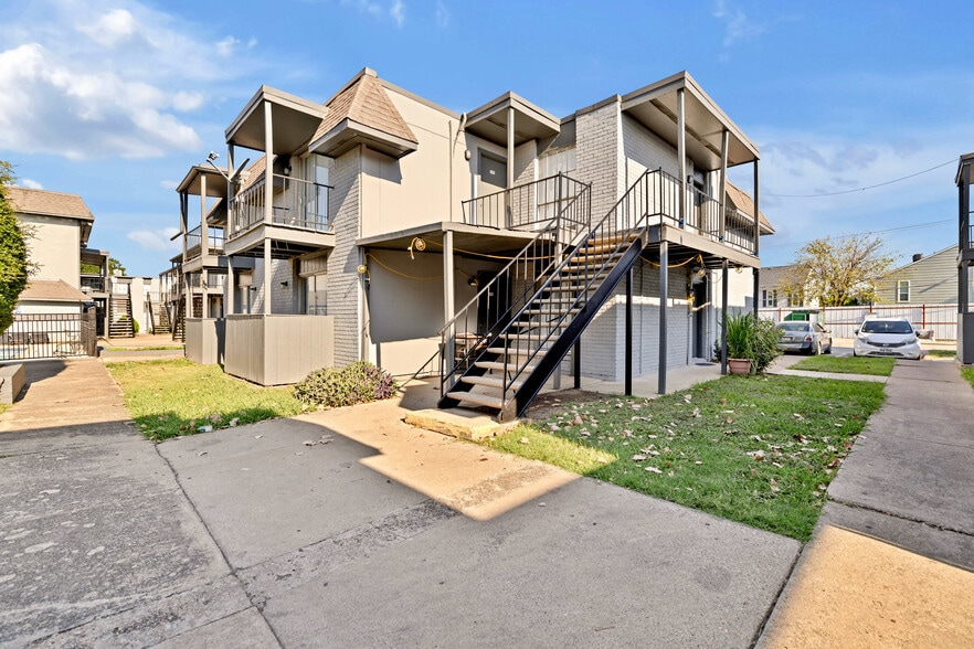 9765 Webb Chapel Rd, Dallas, TX for sale - Building Photo - Image 2 of 5